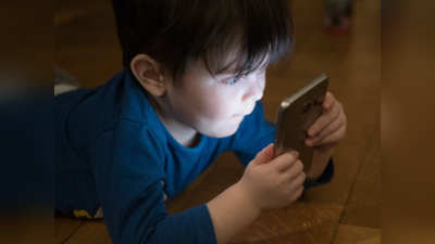 आपका बच्चा फोन पर देखता है उल्टी-सीधी चीजें? इन 5 तरीकों से करें कंट्रोल