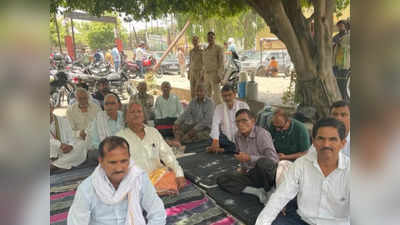 Agra Farmers Protest: जमीन वापसी के लिए 14 साल से लड़ रहे किसान, अब खून से लिखा CM योगी को पत्र, जानिए क्या है मामला?
