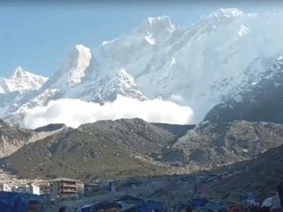 Kedarnath Avalanche: केदारनाथ धाम से 4 KM दूर पहाड़ियों से उठता रहा बर्फ का धुआं, एवलांच में कोई नुकसान नहीं