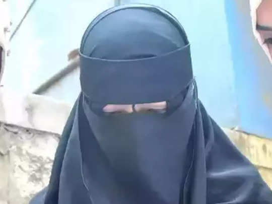गाजियाबाद में बुर्के में परीक्षा देने आई छात्रा को यूनिफॉर्म में आने को कहा