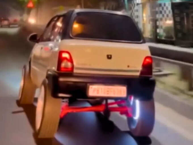 'मारुति' की 800 का Desi Jugaad Ka Viral Video, इंटरनेट पर आग की तरह फैल रहा है ये वीडियो, वीडियो देखकर लोग बोले- भाई ने ट्रक के टायर लगवा दिए 1 गाड़ी को इतना ऊंचा कौन उठवाता है भाई?