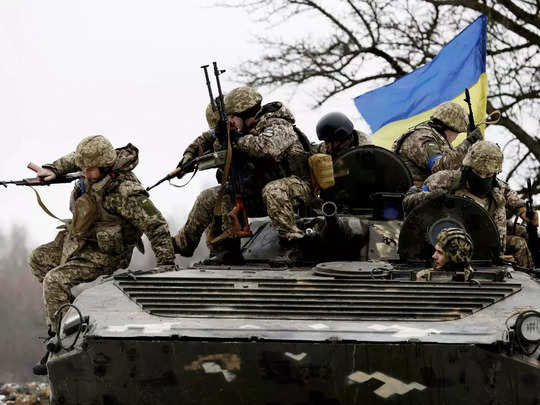 क्‍या खत्‍म होने की तरफ बढ़ रहा है रूस यूक्रेन का युद्ध? यूक्रेनी रक्षा मंत्री के ऑफर के बाद बढ़ा सस्‍पेंस 