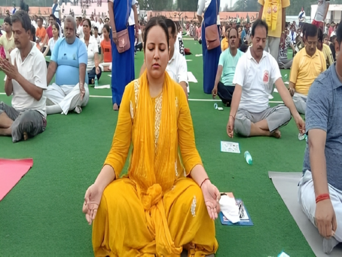 योगा पर रहा है नेहा शर्मा का जोर