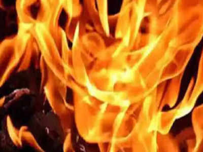 Ballia News: खाना बनाते समय गैस पाइप में रिसाव से लगी आग, हादसे में एक महिला की मौत, घर का सामान भी खाक 