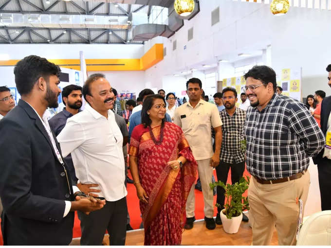 MP Ranjith Reddy & Mayor Vijayalaxmi at Time Home Hunt Expo