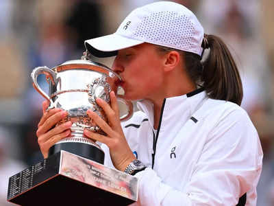 French Open 2023: इगा स्वितेक ने लगातार दूसरी बार जीता फ्रेंच ओपन, कैरोलिना मुचोवा को फाइनल में किया चित