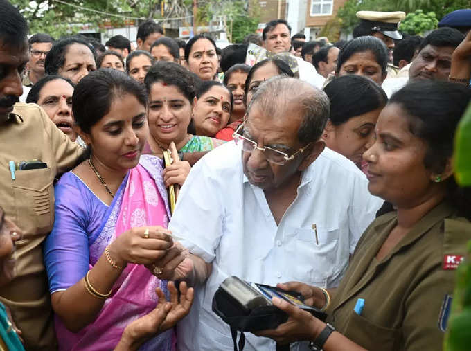 ದಾವಣಗೆರೆಯಲ್ಲಿ ಶಕ್ತಿ ಯೋಜನೆಗೆ ಶಾಮನೂರು ಚಾಲನೆ