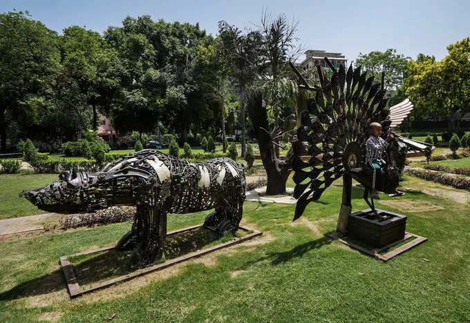 तो ब्राजील के जगुआर जैसे कई जानवरों और पक्षियों की दिलचस्प कलाकृतियां इस पार्क में बनाई गई हैं।