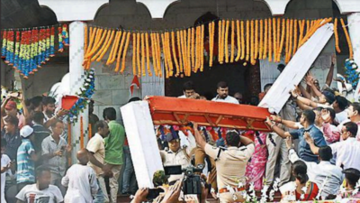 ಪಶ್ಚಿಮ ಬಂಗಾಳದ ಠಾಕೂರ್ಬರಿ ದೇವಾಲಯ ಅಪವಿತ್ರ ವಿವಾದ: ಬಿಜೆಪಿ- ಟಿಎಂಸಿ ನಡುವೆ ವಾಕ್ಸಮರ
