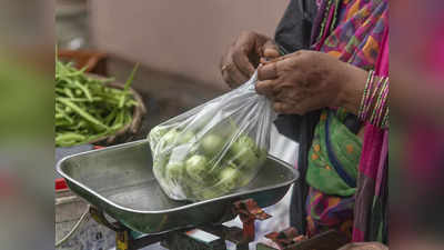 दिल्ली के बाजारों में धड़ल्ले से बिक रही हैं पॉलिथीन, सिंगल यूज प्लास्टिक बैन का कोई असर नहीं