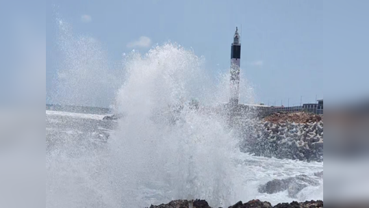 Biparjoy Cyclone News:બિપોરજોયની અસરને પગલે દેવભૂમિ દ્વારકામાં દરિયામાં 25 ફૂટ સુધીના મોજા ઉછળ્યા, જુઓ Photos 