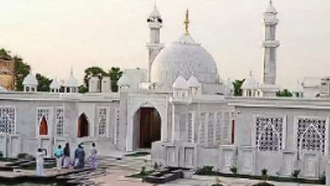 Businessman builds a ‘Taj Mahal’ in Tamil Nadu for his mother.