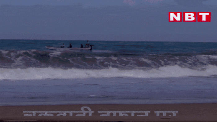Biparjoy Cyclone LIVE:  तेज हवाओं के साथ बिपरजॉय का अलर्ट, समुद्र में उठ रही खौफनाक लहरें