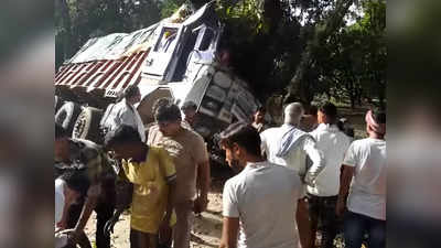 Unnao News In Hindi: उन्नाव में पेड़ से टकराया तेज रफ्तार ट्रक, दो लोगों की मौके पर मौत, 5 घायल