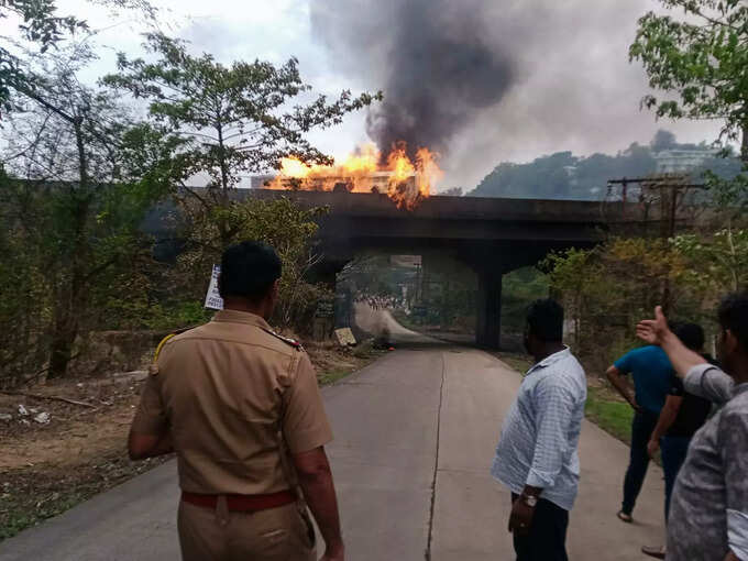 ​भीषण अग्नितांडवात ४ जण होरपळल्याची माहिती​