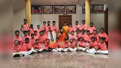 ಹರಿಹರ ಪಂಚಮಸಾಲಿ ಪೀಠದ ವಚನಾನಂದಶ್ರೀಗಳಿಂದ  40 ವಿದ್ಯಾರ್ಥಿಗಳಿಗೆ ಇಷ್ಟಲಿಂಗ ದೀಕ್ಷಾ ಸಂಸ್ಕಾರ