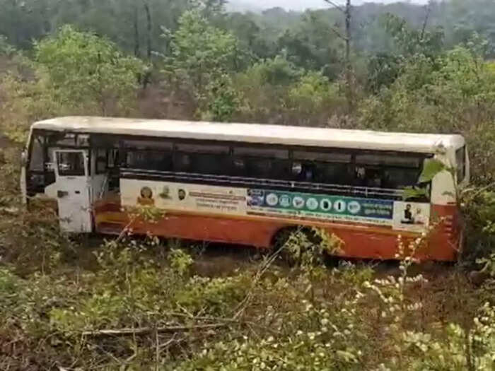 Sindhudurg Malvan Barshi ST Bus Fatal Accident News Sindhudurg Malvan Barshi ST Bus Fatal Accident News