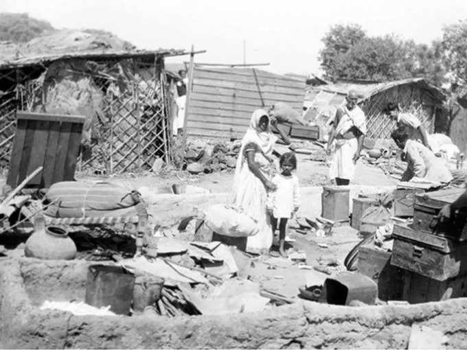 साल 1950 के दौरान दिल्ली के पास पाकिस्तानी शरणार्थी ने टैंट डालकर शरण ली।