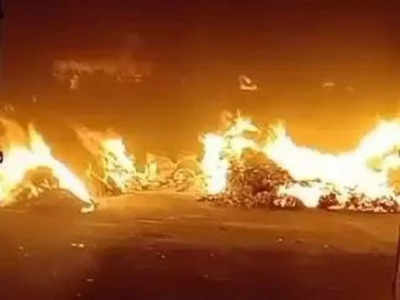 जमशेदपुर: झारखंड-बंगाल ट्रांसपोर्ट के गोदाम में लगी आग, एक करोड़ से अधिक का नुकसान