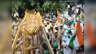 Noida अथॉरिटी के खिलाफ 81 गांव के किसानों का हल्ला बोल, इन मांगों को लेकर हो रहा प्रदर्शन