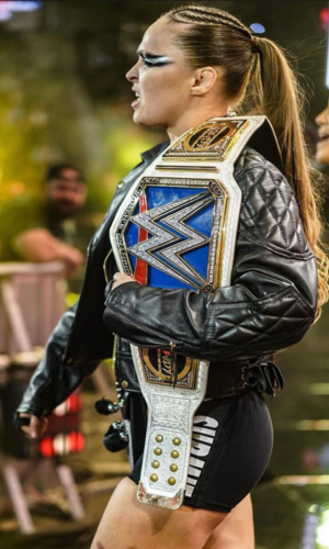 WWE की सबसे अमीर महिला रेसलर, इतनी है दौलत 