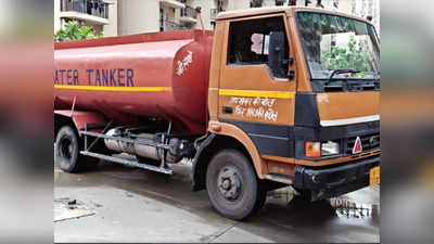Noida water crisis: नोएडा के कई इलाकों में पानी की किल्लत, टैंकर मंगवाकर चल रहा काम