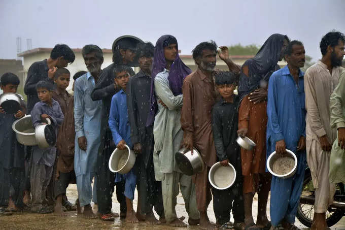 Pakistan Queue