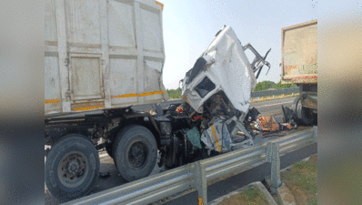 Bundelkhand Expressway पर एक ही दिन में 3 हादसे, एम्बुलेंस चालक, बस कंडेक्टर और ड्राइवर की मौत