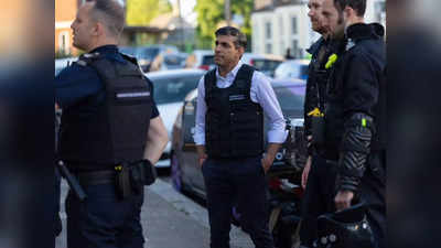 Rishi Sunak News: बुलेटप्रूफ जैकेट पहन पुलिस के साथ कहां घूम रहे ब्रिटिश पीएम ऋषि सुनक? जानें क्या है मामला