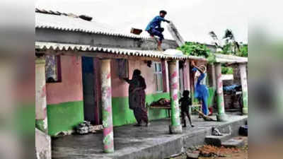 Cyclone Biparjoy Impact: કચ્છના સ્થાનિકોએ મકાનનું સમારકામ શરૂ કર્યું, અનેક લોકો છત વગરના મકાનમાં રહેવા મજબૂર