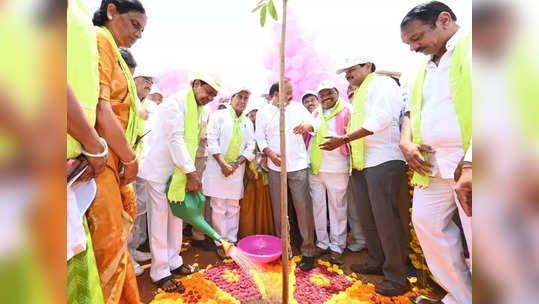 ప్రజలందరికీ ఫ్రీగా పండ్ల మొక్కల పంపిణీ: KCR 