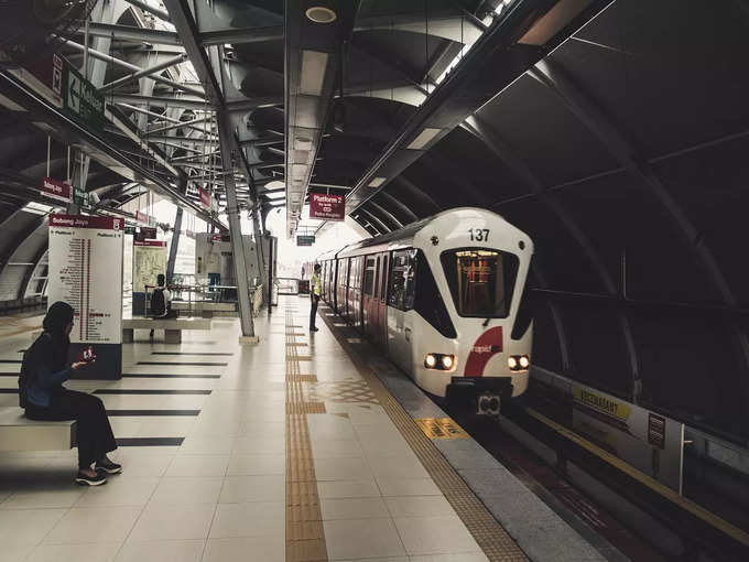 ​<strong>रवींद्र सरोवर मेट्रो स्टेशन, कोलकता - Rabindra Sarobar Metro Station, Kolkata</strong>​