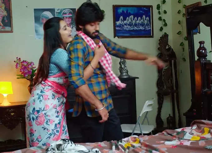 వెనుక నుంచి వాటేసుకుని మరీ.. 