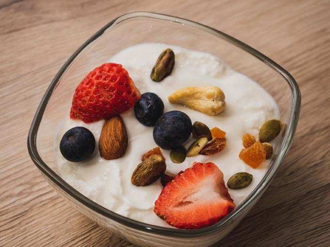 ​யோகர்ட்டுடன் பெர்ரீஸ் (yogurt with berries)