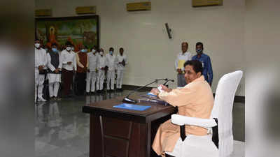 BJP-सपा पर हमलावर, कांग्रेस पर साधी खामोशी... BSP की बैठक में Mayawati की ये पॉलिटिक्स क्या है?