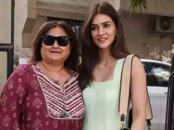 kriti sanon mother