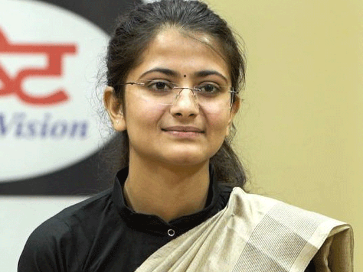 मिलिए उस महिला से जिसने दो बार UPSC क्रैक किया, IPS अधिकारी बनीं, फिर आकाशवाणी से IAS…