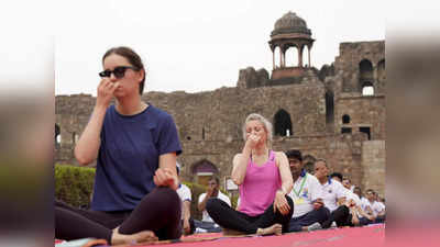 Yoga Day In Delhi:  दिल्ली में कोई ऐसा कोना नहीं था, जहां पर नहीं दिखा योग दिवस का नज़ारा