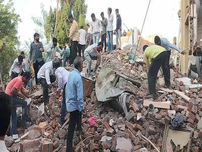 building collapse: જામનગરમા 3 માળની આખી બિલ્ડિંગ ધરાશાયી, 3નાં મોત, પાંચ લોકો ઈજાગ્રસ્ત 