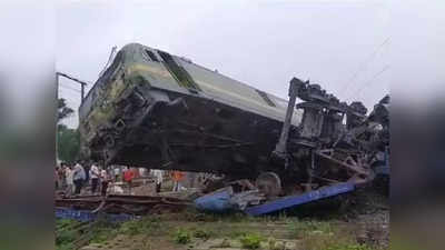 इंजिन हवेत, १२ डबे घसरले; पश्चिम बंगालमध्ये दोन ट्रेनची धडक, रेल्वे वाहतूक विस्कळीत