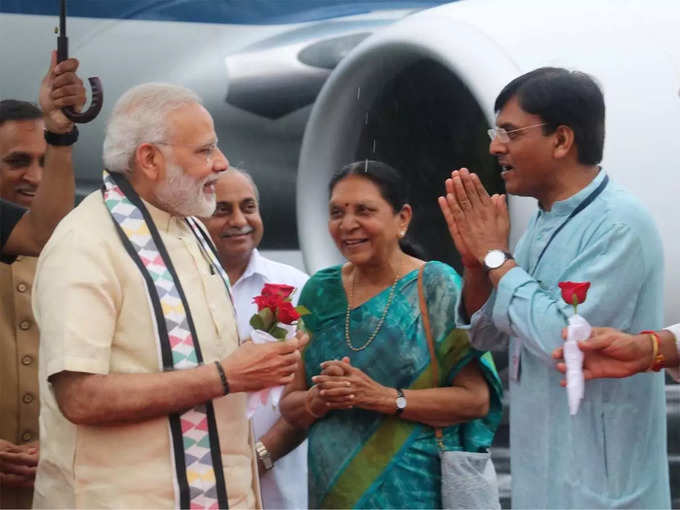 mansukh mandaviya with PM Modi