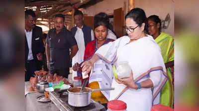 Mamata Banerjee News: ঝাঁঝালো বক্তৃতার পর গলা ভেজাতে চা-মোমোর দোকানে, নিজেই চা বানিয়ে খাওয়ালেন মুখ্যমন্ত্রী