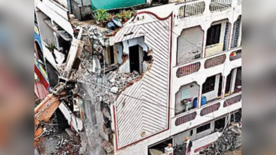 हैदराबाद: हाइड्रोलिक जैक से उठा दी गई तीन मंजिला इमारत, अंदर मौजूद 16 लोगों को पता तक नहीं था, मालिक पर केस