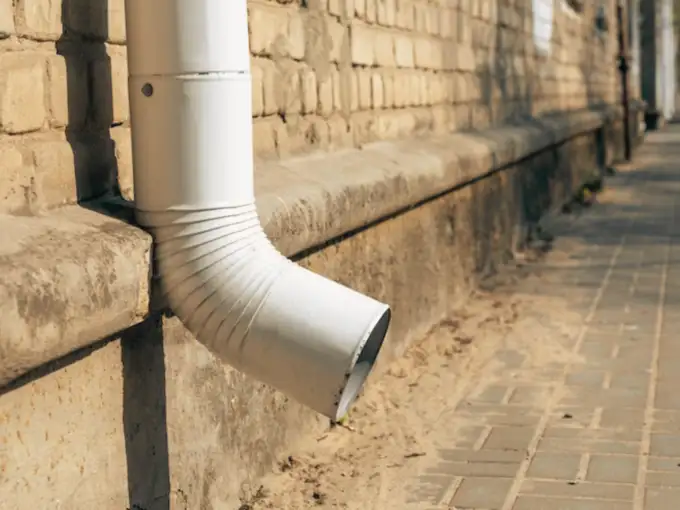 ड्रेनेज पाइप की सफाई करा लें