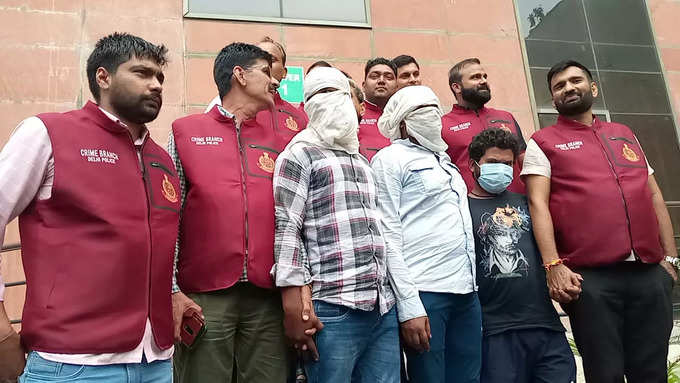दिल्ली प्रगति मैदान लूट के आरोपी के साथ दिल्ली पुलिस