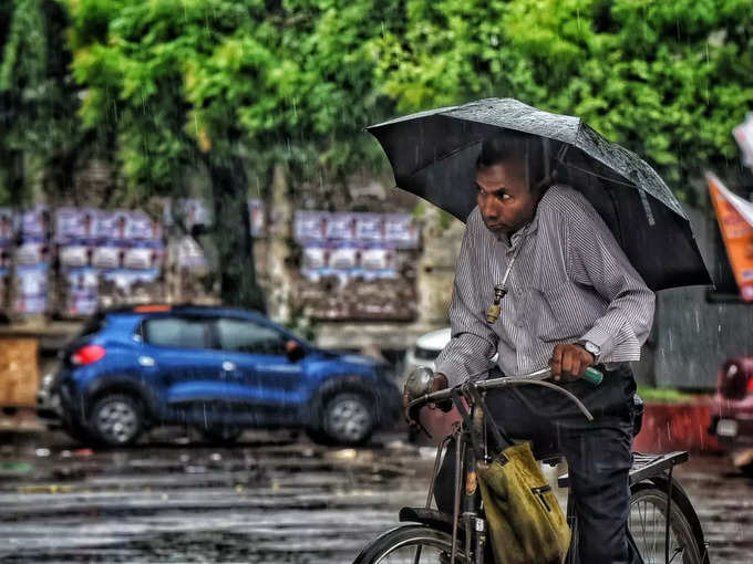 बारिश से लुढ़का पारा