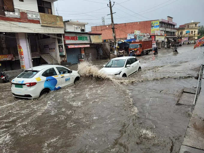 दिल्ली 100 मिमी बारिश, टूटे सारे रेकॉर्ड