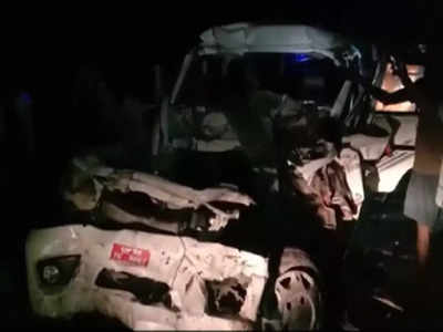 Banda News Today Live: करंट लगने से घायल युवक को अस्‍पताल ले जा रहे थे, ट्रक में घुसी बोलेरो, 6 की मौत