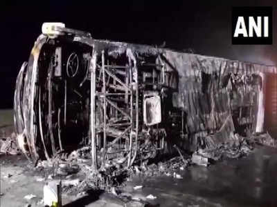 Maharashtra Bus Fire:  మహారాష్ట్రలో రన్నింగ్ బస్సులో చెలరేగిన మంటలు.. 25 మంది సజీవదహనం
