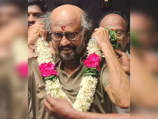 ப்பா... காந்த பார்வை... அண்ணாமலையார் கோவிலில் தரிசனம் செய்த ரஜினிகாந்த்! 